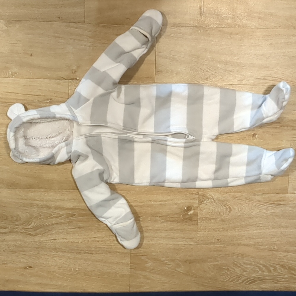 Old Navy Baby Bunting with Teddy Bear Ears on hood, size 6-12 months